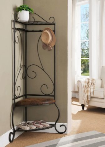 Ковані вішалки в передпокій (42 фото): вибираємо настінні і підлогові ковані вішалки, приклади в інтер’єрі