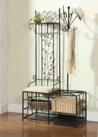 Ковані вішалки в передпокій (42 фото): вибираємо настінні і підлогові ковані вішалки, приклади в інтер’єрі