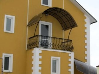 Козирок на балкон (39 фото): оформлення навісу над балконом останнього поверху, огляд балконних козирків з полікарбонату та кованих навісів