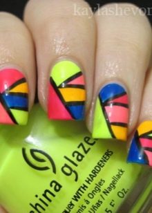 Красиві візерунки на нігтях (22 фото): як зробити манікюр з орнаментом у домашніх умовах?