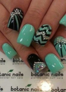 Красиві візерунки на нігтях (22 фото): як зробити манікюр з орнаментом у домашніх умовах?