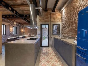 Кухні під бетон (33 фото): вибір кухонного гарнітура з фасадами світлого і темного сірого бетонного кольору, приклади в інтер’єрі