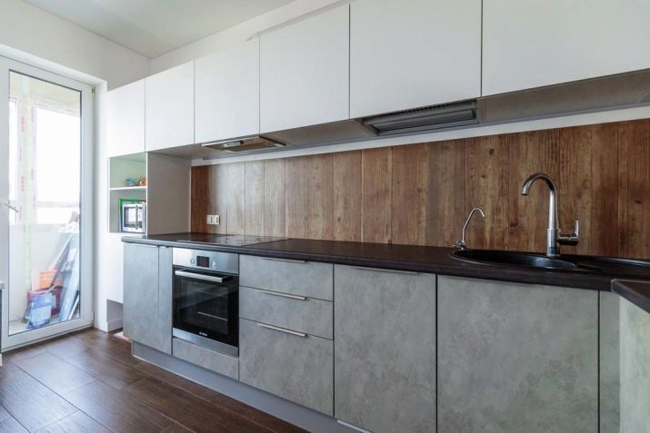 Кухні під бетон (33 фото): вибір кухонного гарнітура з фасадами світлого і темного сірого бетонного кольору, приклади в інтер’єрі