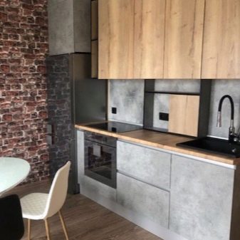 Кухні під бетон (33 фото): вибір кухонного гарнітура з фасадами світлого і темного сірого бетонного кольору, приклади в інтер’єрі