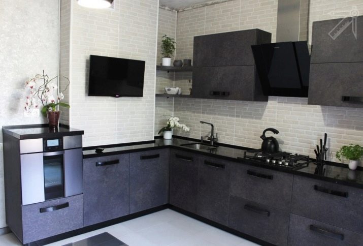 Кухні під бетон (33 фото): вибір кухонного гарнітура з фасадами світлого і темного сірого бетонного кольору, приклади в інтер’єрі