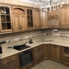 Кухні з масиву дуба (44 фото): плюси і мінуси натуральної дерев’яної меблів. Кухонний гарнітур в сучасному стилі з патиною