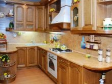 Кухні з масиву дуба (44 фото): плюси і мінуси натуральної дерев’яної меблів. Кухонний гарнітур в сучасному стилі з патиною