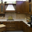 Кухні з масиву дуба (44 фото): плюси і мінуси натуральної дерев’яної меблів. Кухонний гарнітур в сучасному стилі з патиною