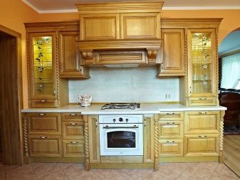 Кухні з масиву дуба (44 фото): плюси і мінуси натуральної дерев’яної меблів. Кухонний гарнітур в сучасному стилі з патиною