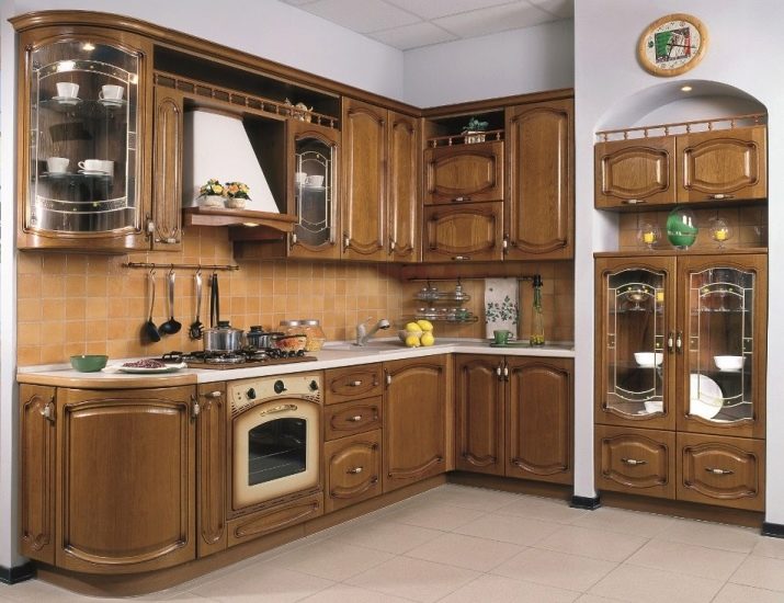 Кухні з масиву дуба (44 фото): плюси і мінуси натуральної дерев’яної меблів. Кухонний гарнітур в сучасному стилі з патиною