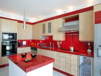 Кухня кольору ванілі (55 фото): кухонні гарнітури ванільного кольору з шоколадом і кавою з молоком, інші варіанти інтер’єру. Як підібрати шпалери?