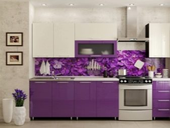 Кухня кольору ванілі (55 фото): кухонні гарнітури ванільного кольору з шоколадом і кавою з молоком, інші варіанти інтер’єру. Як підібрати шпалери?