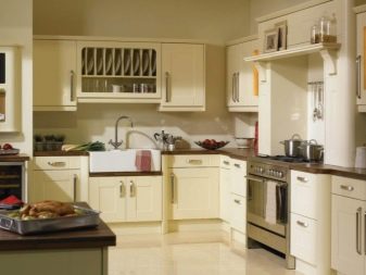 Кухня кольору ванілі (55 фото): кухонні гарнітури ванільного кольору з шоколадом і кавою з молоком, інші варіанти інтер’єру. Як підібрати шпалери?