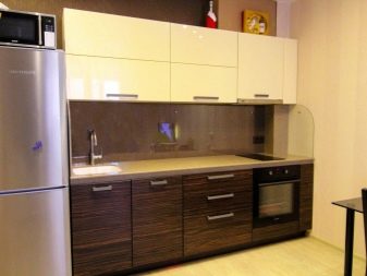 Кухня кольору ванілі (55 фото): кухонні гарнітури ванільного кольору з шоколадом і кавою з молоком, інші варіанти інтер’єру. Як підібрати шпалери?