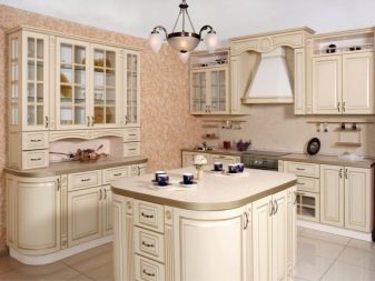 Кухня кольору ванілі (55 фото): кухонні гарнітури ванільного кольору з шоколадом і кавою з молоком, інші варіанти інтер’єру. Як підібрати шпалери?