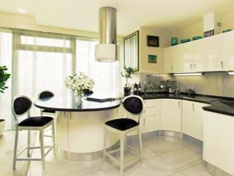 Кухня кольору ванілі (55 фото): кухонні гарнітури ванільного кольору з шоколадом і кавою з молоком, інші варіанти інтер’єру. Як підібрати шпалери?