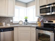 Кухня з мийкою в кутку (43 фото): кухонний гарнітур з кутовою раковиною, варіанти дизайну інтер’єру