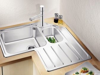 Кухня з мийкою в кутку (43 фото): кухонний гарнітур з кутовою раковиною, варіанти дизайну інтер’єру