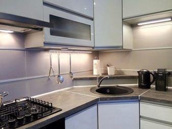 Кухня з мийкою в кутку (43 фото): кухонний гарнітур з кутовою раковиною, варіанти дизайну інтер’єру