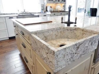 Кухня з мийкою в кутку (43 фото): кухонний гарнітур з кутовою раковиною, варіанти дизайну інтер’єру