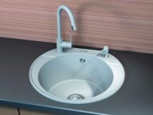 Кухонні мийки Florentina (21 фото): раковини для кухні з штучного каменю кольору антрацит, врізні моделі і інші варіанти