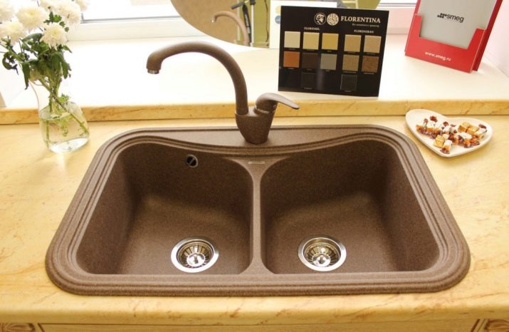 Кухонні мийки Florentina (21 фото): раковини для кухні з штучного каменю кольору антрацит, врізні моделі і інші варіанти