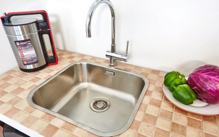 Кухонні мийки Omoikiri (26 фото): огляд мийок з нержавіючої сталі та інших матеріалів для кухні з Японії