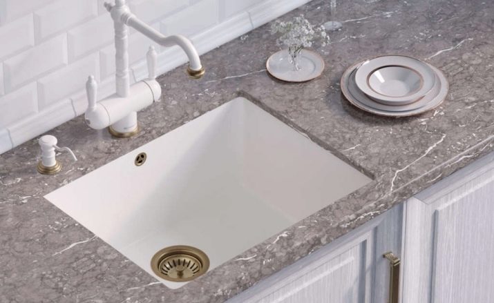 Кухонні мийки Omoikiri (26 фото): огляд мийок з нержавіючої сталі та інших матеріалів для кухні з Японії