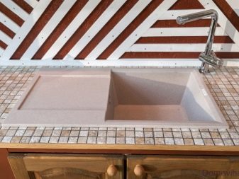 Кухонні мийки Omoikiri (26 фото): огляд мийок з нержавіючої сталі та інших матеріалів для кухні з Японії