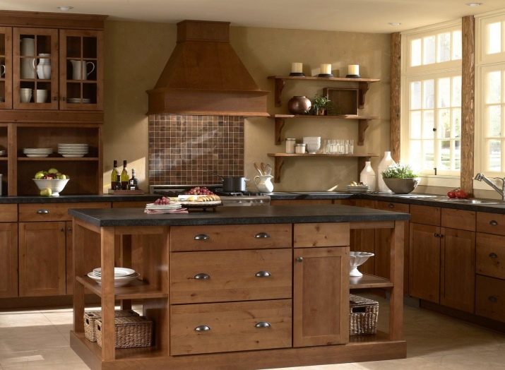 Кухонні робочі столи (49 фото): пересувні обробні столи для кухні від гарнітурів, виробничі професійні столи з полицями і інші варіанти