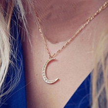 Кулон буква (55 фото): золотий кулон у вигляді А, Ц, срібні підвіски букви С, М, Т, Л, Д, Н, Е