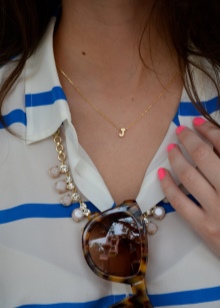 Кулон буква (55 фото): золотий кулон у вигляді А, Ц, срібні підвіски букви С, М, Т, Л, Д, Н, Е