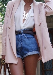 Кулон буква (55 фото): золотий кулон у вигляді А, Ц, срібні підвіски букви С, М, Т, Л, Д, Н, Е