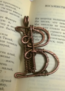 Кулон буква (55 фото): золотий кулон у вигляді А, Ц, срібні підвіски букви С, М, Т, Л, Д, Н, Е