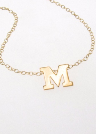 Кулон буква (55 фото): золотий кулон у вигляді А, Ц, срібні підвіски букви С, М, Т, Л, Д, Н, Е