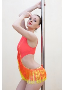 Купальник-боді (39 фото): моделі з принтом, з трусиками-стринг, для плавання, чорний стильний для танців