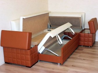 Кушетки на кухню (44 фото): вузькі розкладні кушетки-дивани зі спальним місцем, кухонні моделі з ящиками для зберігання, маленькі кутові варіанти