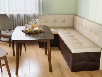Кутові дивани-ліжка з ортопедичним матрацом: огляд моделей для щоденного використання, критерії підбору