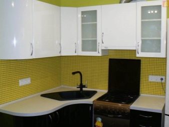 Кутові кухні з пластика (33 фото): ідеї дизайну, варіанти колірних рішень пластикових кухонних гарнітурів в алюмінієвій рамці