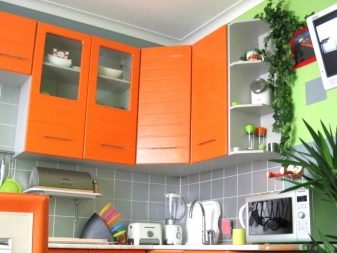 Кутові шафи на кухню (56 фото): огляд підлогових кухонних шафок, варіанти гарнітурів з нижніми шафами зі скошеним кутом