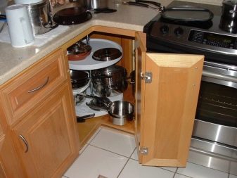 Кутові шафи на кухню (56 фото): огляд підлогових кухонних шафок, варіанти гарнітурів з нижніми шафами зі скошеним кутом
