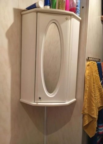 Кутові шафи у ванну кімнату (55 фото): пластиковий й інші різновиди. Рожевий і інші забарвлення. Поради щодо вибору