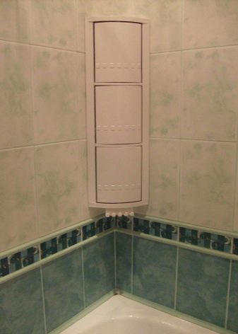 Кутові шафи у ванну кімнату (55 фото): пластиковий й інші різновиди. Рожевий і інші забарвлення. Поради щодо вибору