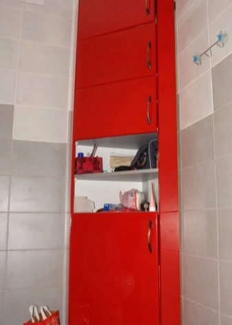 Кутові шафи у ванну кімнату (55 фото): пластиковий й інші різновиди. Рожевий і інші забарвлення. Поради щодо вибору