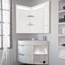 Кутові шафи у ванну кімнату (55 фото): пластиковий й інші різновиди. Рожевий і інші забарвлення. Поради щодо вибору