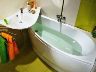 Кутові ванни в маленькій ванній (фото 48): розміри невеликих кутових ванн, приклади в інтер’єрі