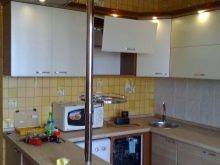 Кутова кухня з барною стійкою (75 фото): вибір кухонного гарнітура в квартиру-студію, дизайн інтер’єру кухні з барною стійкою в сучасному стилі