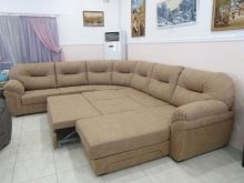 Кутовий диван з отоманкою (32 фото): огляд розкладних моделей без підлокітників та інших, розміри і розміщення в інтер’єрі. Як вибрати хороший варіант?