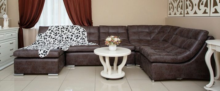 Кутовий диван з отоманкою (32 фото): огляд розкладних моделей без підлокітників та інших, розміри і розміщення в інтер’єрі. Як вибрати хороший варіант?