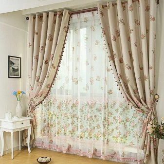Легкі штори для вітальні (32 фото): дизайн штор з легкої тканини в зал. Як їх вибрати?
